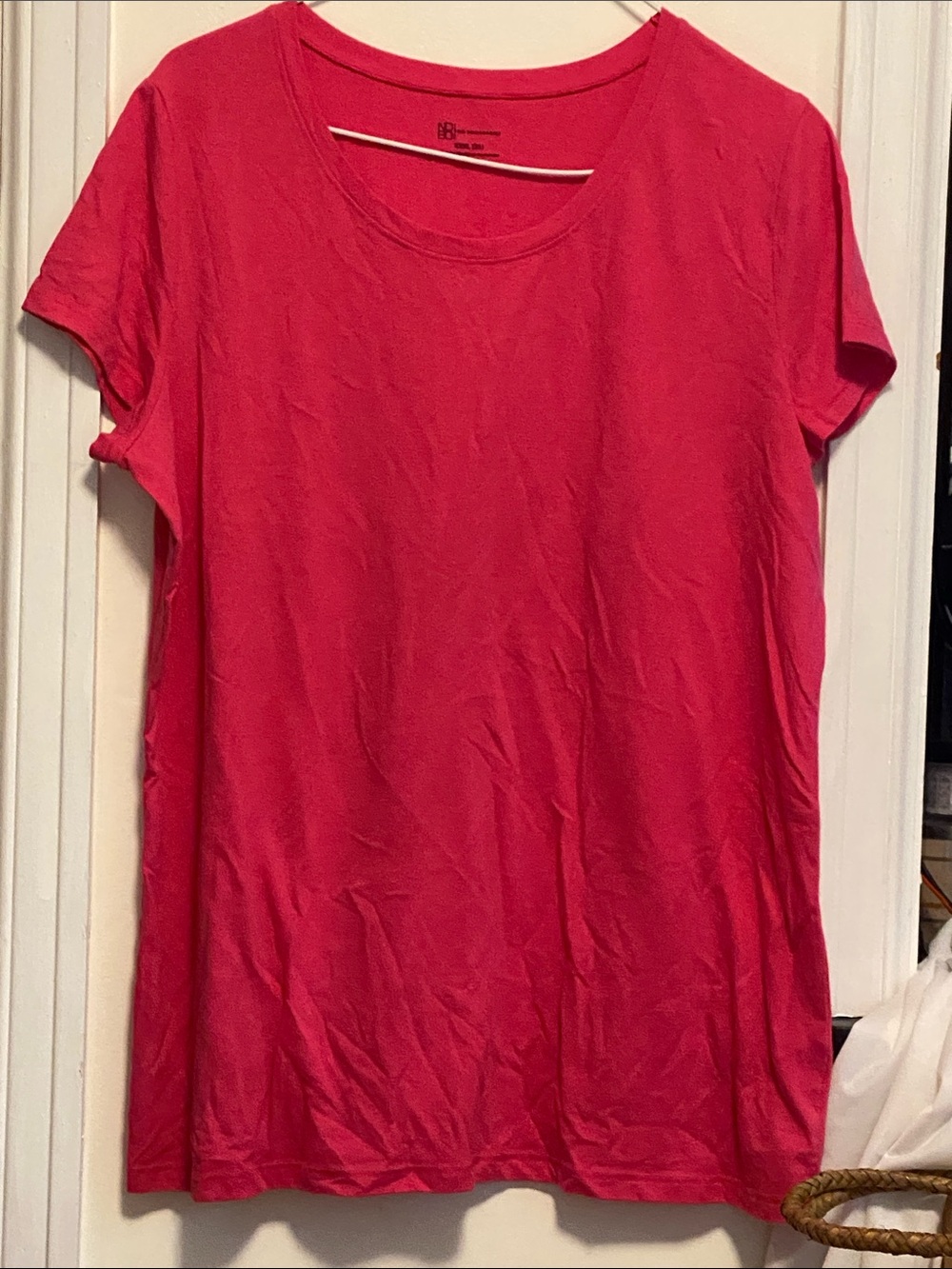 No Boundaries Women's Scoop Neck Tee in Hot Pink